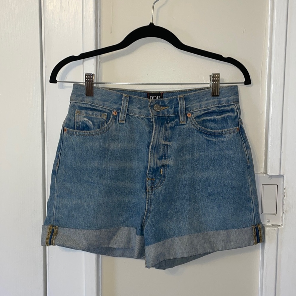 BDG Mom high rise shorts, size 26
